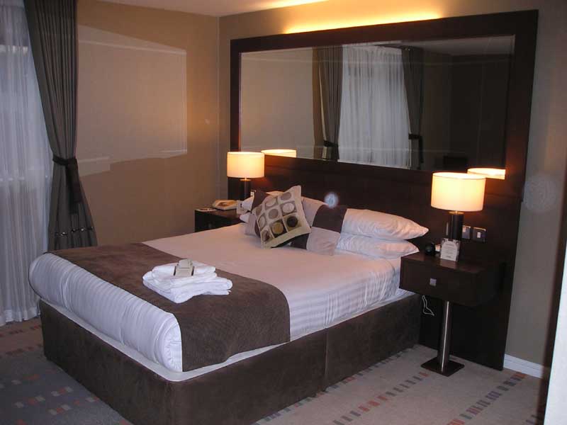 08AlonaHotelRoom