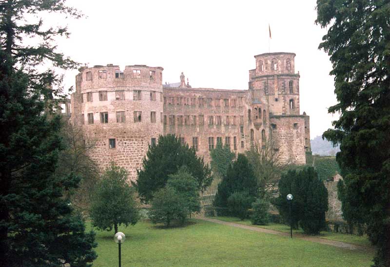 35Heidelberg_Castle_Side_View